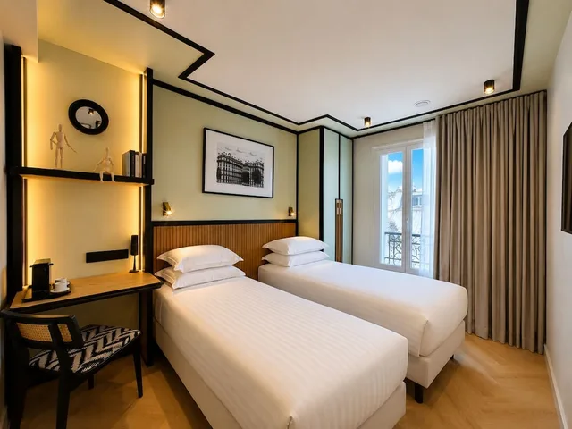 Adjoining, Double Bed، Hotel Maison Lenoir 2/10