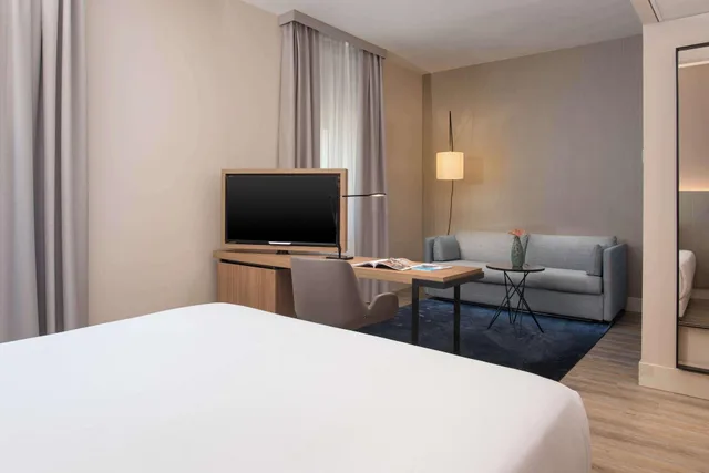 Premium, King Bed, with Extra Bed, Nh Trieste Hotel 2/6
