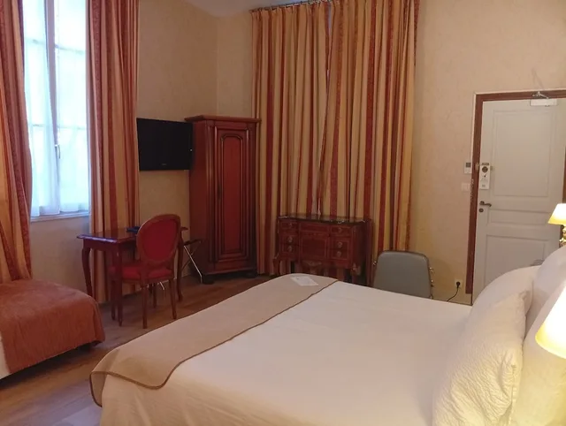 غرفة سوبيريور ثلاثية، Citotel Le Plantagenet 2/4