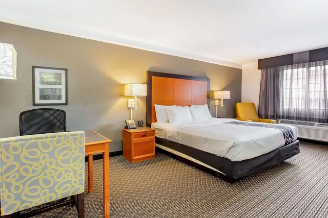 غرفة بسرير كينج، La Quinta Inn Champaign 7/10