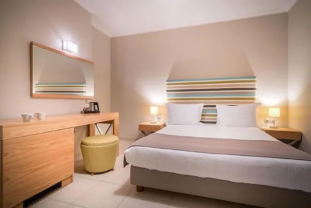 غرفة بسرير كوين بإطلالة على الجبل، Balcony Hotel 2/4