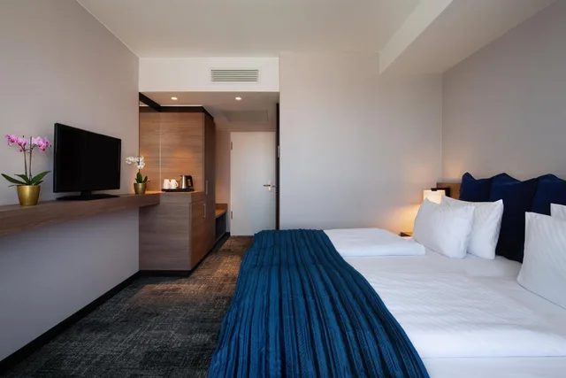 غرفة بسرير مزدوج بإطلالة على الفناء، Holiday Inn Berlin City Center East Prenzlauer Berg 5/10
