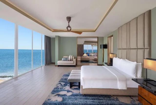 جناح رئاسي بسرير كينج وسرير فردي بإطلالة على البحر، Radisson Blu Resort Galle 1/5