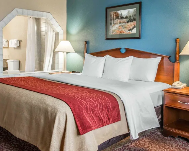 جناح مع أريكة، Quality Inn Upper Sandusky OH 4/6