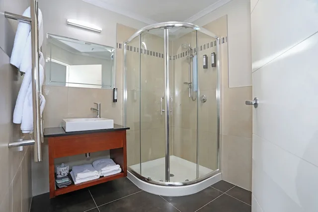 Studio, Queen Bed, Kitchenette, City Corporate Motor Inn 4/6