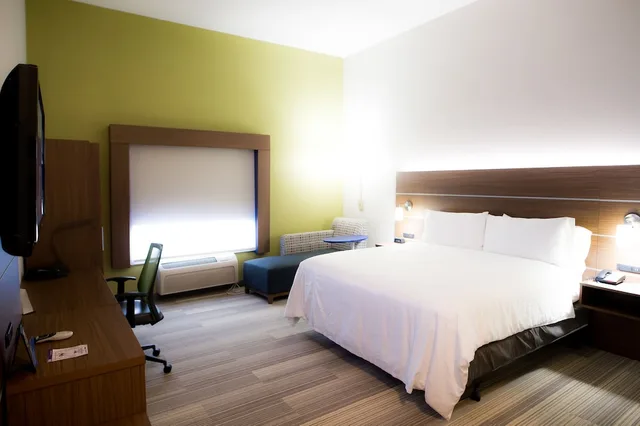 غرفة قياسية بسريرين كوين لذوي الإعاقة، Holiday Inn Express Hotel And Suites Statesville 7/8