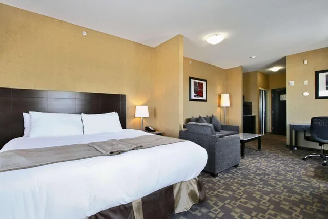 Suite, King Bed, Best Western Plus South Edmonton Inn and Suites 1/8