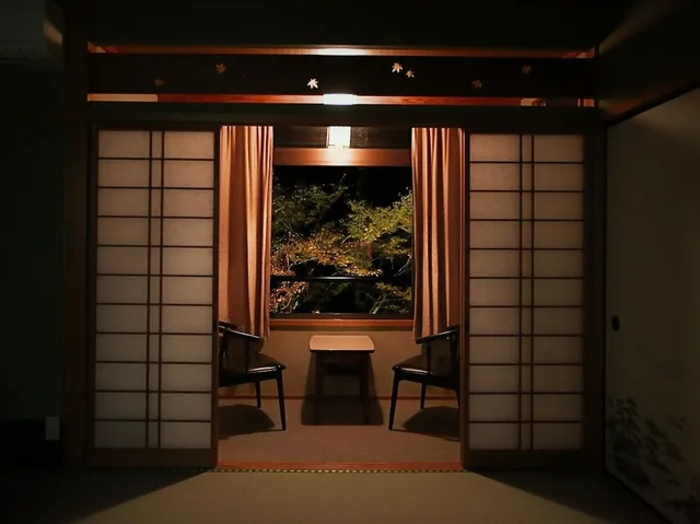 غرفة يابانية تقليدية بفرشتي فوتون بأرضية تاتامي، Takao Kanko Hotel 7/8