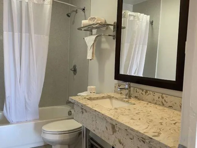 جناح بسرير كينج لغير المدخنين مع أريكة سرير، Motel6 Yuba City, CA 10/10