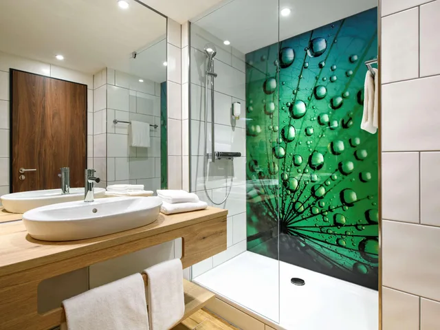 غرفة عصرية عائلية بسرير مزدوج مع أريكة، Ibis Styles Aschaffenburg 6/7