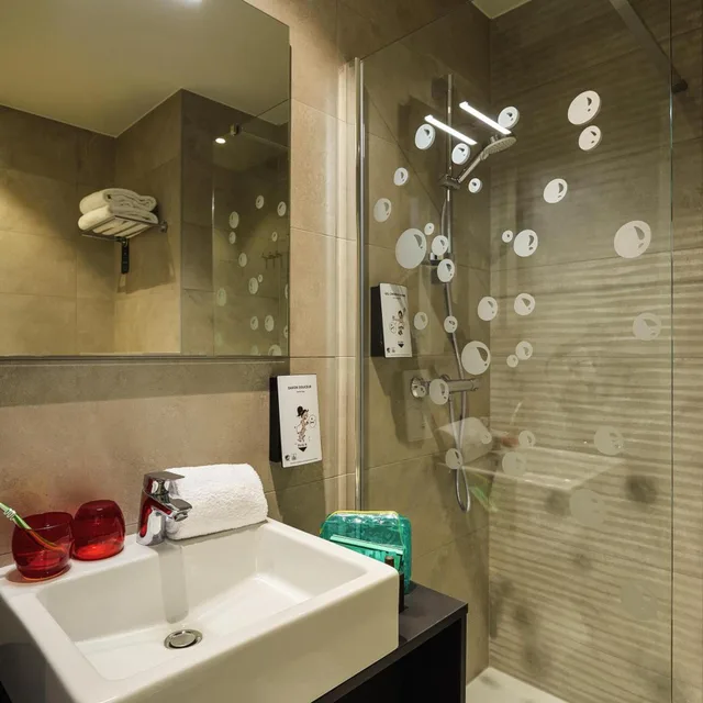 غرفة بريميوم بسرير كوين مع أريكة، Ibis Styles Liege Guillemins 9/10