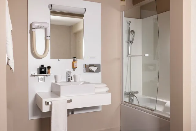 غرفة قياسية بسرير مزدوج، L Hotel 9/10