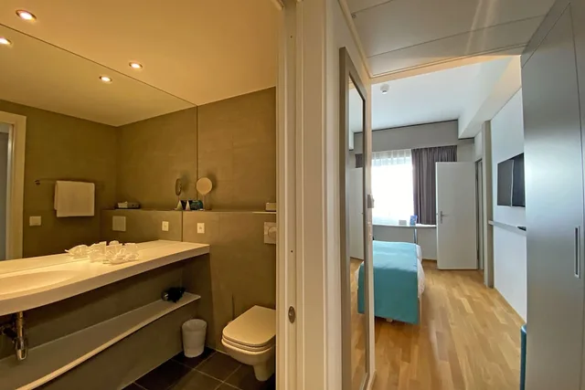 Connecting, Standard, 2 Queen Beds, Aquatis Hotel 4/4