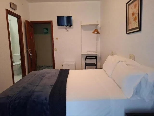 غرفة بسرير مزدوج بحمام خاص، Hostal Palacios Fuencarral 4/10