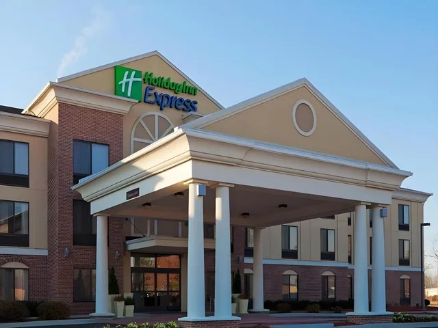 غرفة بسرير كوين، Holiday Inn Express & Suites Martinsville-Bloomington Area 1/1