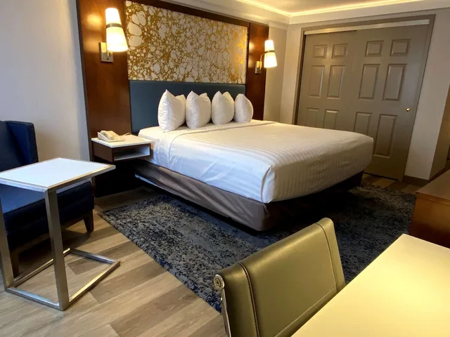 غرفة قياسية بسرير كينج لذوي الإعاقة، The Westfield Inn, BW Signature Collection 7/10