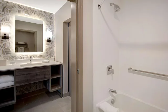 1 Bedroom, Suite, King Bed, Sofa, Homewood Suites By Hilton Lexington Hamburg 7/8
