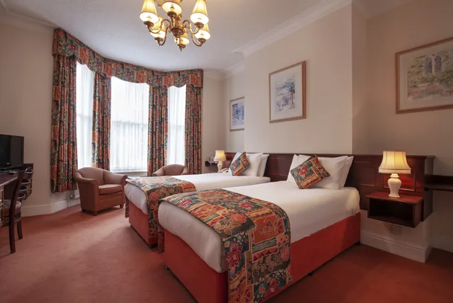 غرفة بسريرين منفصلين، Arundel House Hotel 1/2