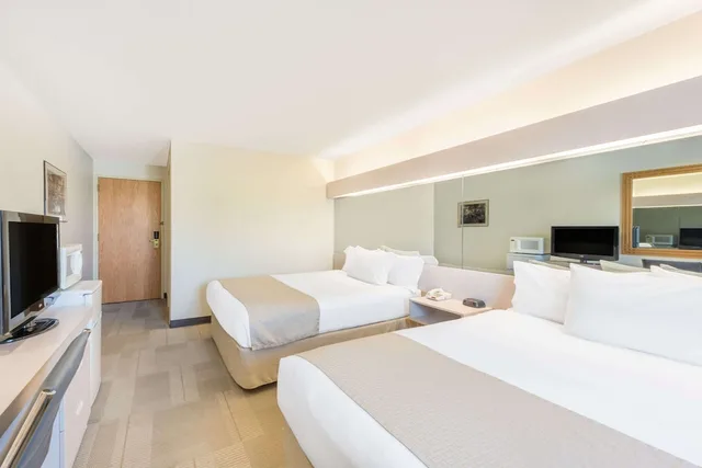 غرفة بسريرين كوين لذوي الإعاقة، Microtel Inn and Suites by Wyndham Sainte Genevieve 2/5