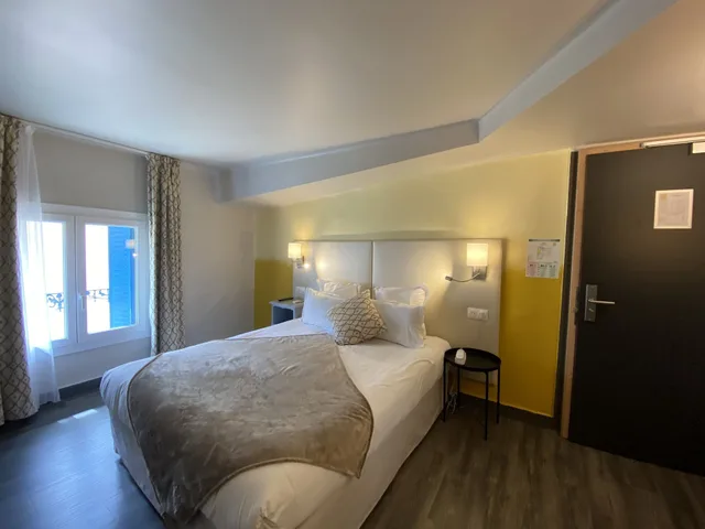 غرفة قياسية بسرير كوين، Majestic Hotel 10/10