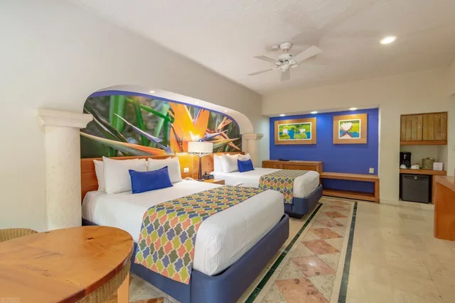 غرفة قياسية بسريرين مزدوجين بإطلالة على الحديقة بشرفة، OMNI PUERTO AVENTURAS BEACH RESORT 2/4