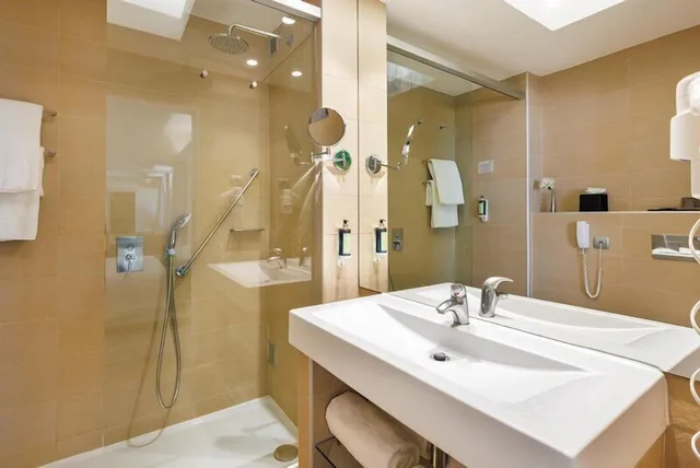 غرفة ديلوكس بسرير كوين بإطلالة على البحر بشرفة، Jupiter Algarve Hotel 6/7