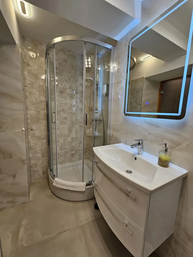 غرفة تقليدية بسرير كوين، House Sandra - Guest House 1/1