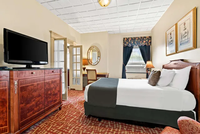Adjoining, Suite, King and Double Bed، Genetti Hotel SureStay Collection By Best Western 4/8