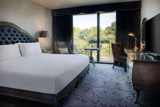 غرفة ديلوكس بسرير مزدوج بإطلالة، Hilton London Syon Park 2/4
