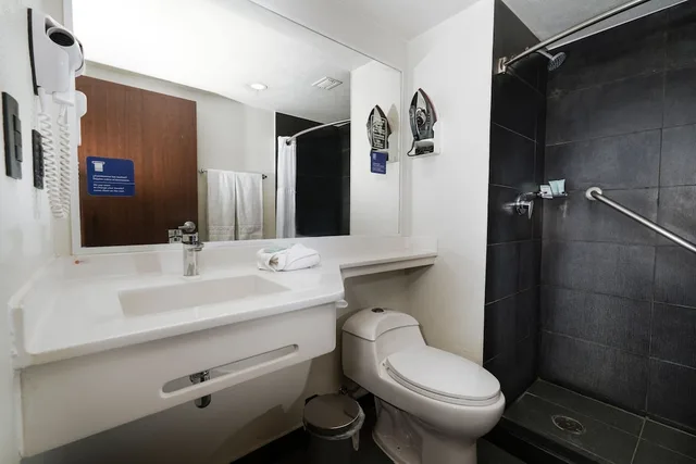 room, 2 double beds, City Express by Marriott Santiago Aeropuerto Chile 5/7