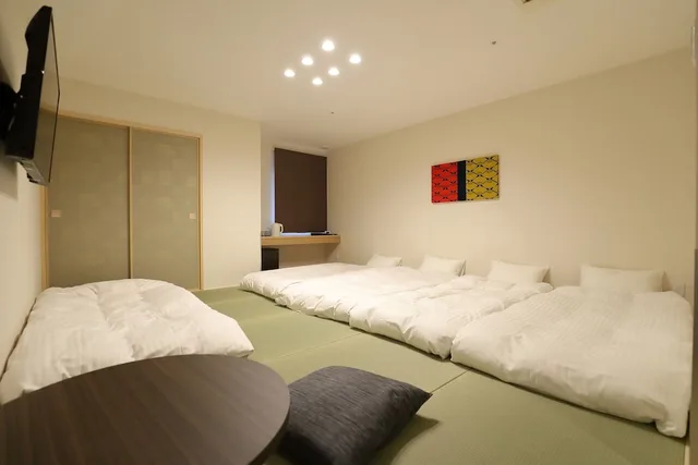 غرفة تقليدية بفرشتي فوتون، Osaka Teikoku Hotel 1/2