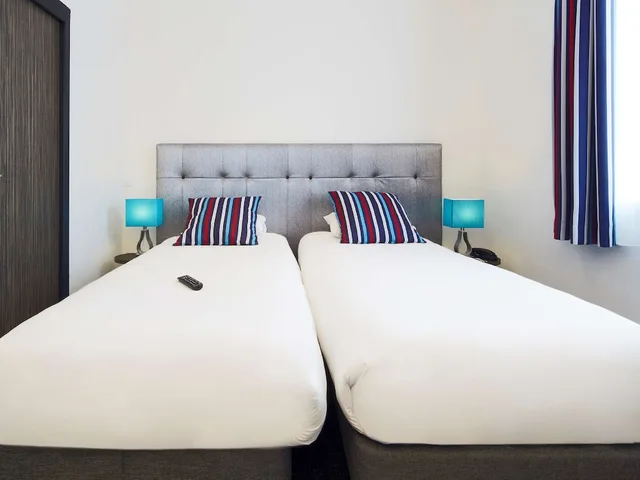 غرفة قياسية بسريرين منفصلين، Kyriad Marseille Blancarde Timone 3/5