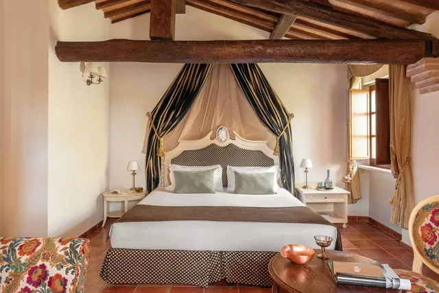 جناح جونيور بسرير كوين، Castello Di Leonina Relais 4/9