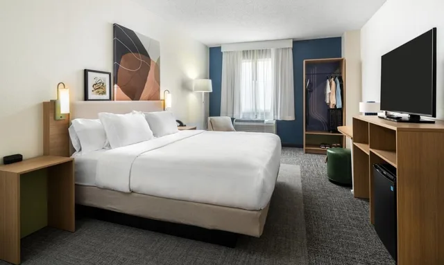 استوديو بسرير كينج لذوي الإعاقة، Spark by Hilton Glendive 1/2