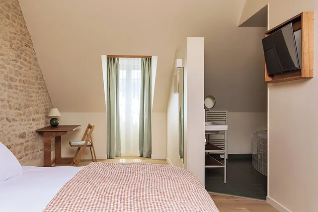 Superior, King Bed, Hotel The Originals de la Paix Beaune 6/10