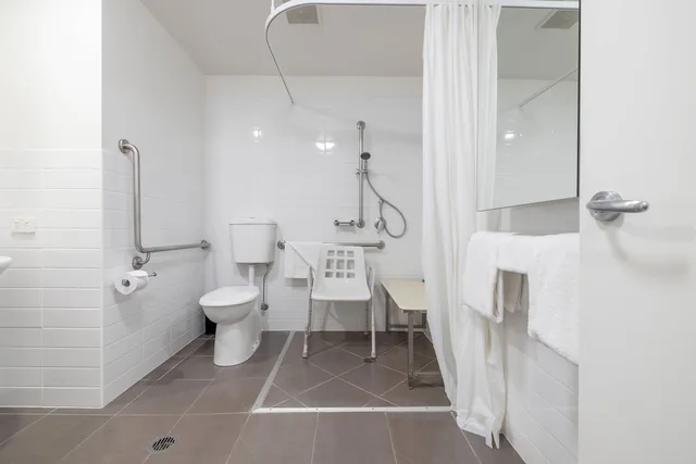 Efficiency, King Bed, Accessible، MainStay Suites Mackay 2/2