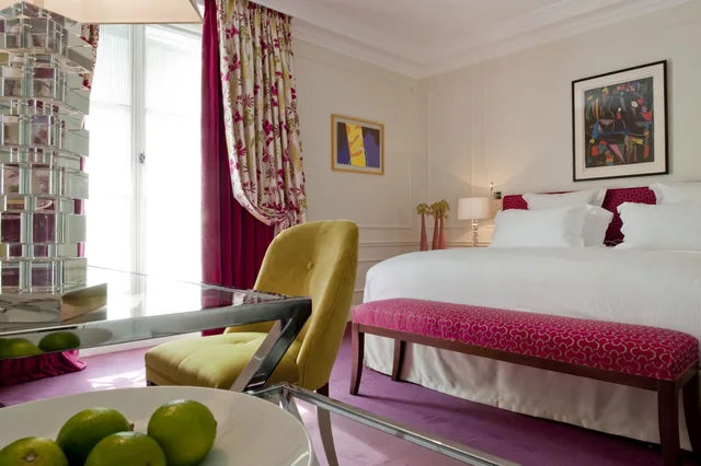 Superior, King Bed, Le Burgundy Paris 2/5