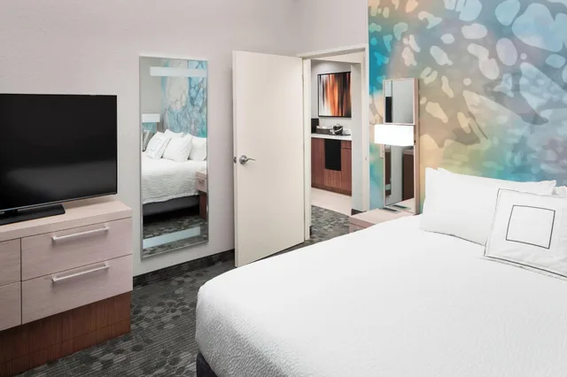 جناح بشرفة بغرفة نوم واحدة، Courtyard by Marriott Pensacola 1/2