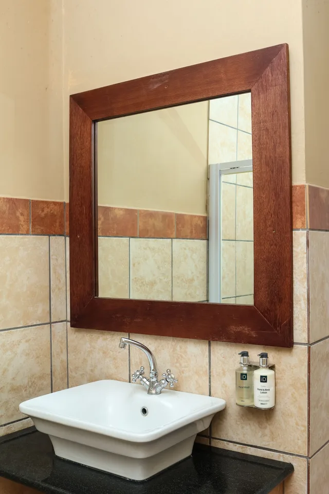 Luxury, Double Bed, Thaba Legae Guest Lodge 3/4