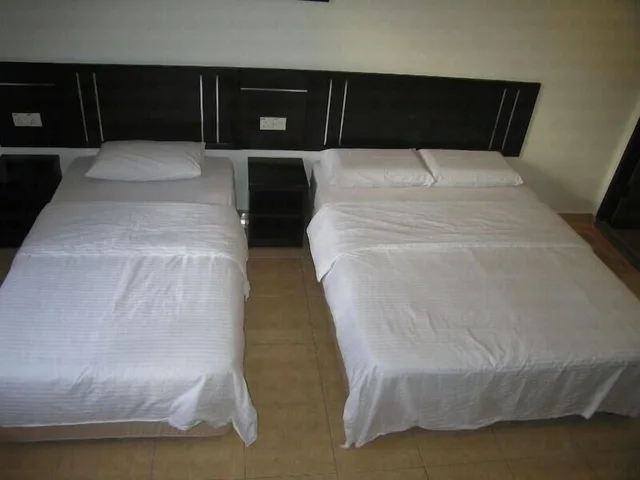 Family, 1 Double and 1 Single Bed, Rainbow Hotel 2/2