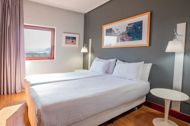 Family, Single, King Bed, Silken Amara Plaza 2/5