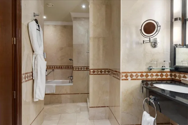 غرفة بريميوم بسرير كينج مع سرير إضافي، Intercontinental Madrid 6/10