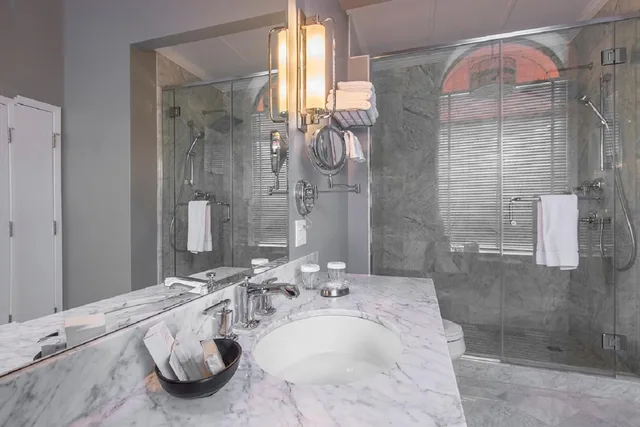 جناح تنفيذي بسرير كينج، LHotel Montreal 8/8