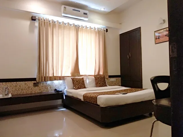 غرفة ديلوكس بسرير مزدوج بغرفة نوم واحدة، Hotel Sai Grand Castle Inn 1/3