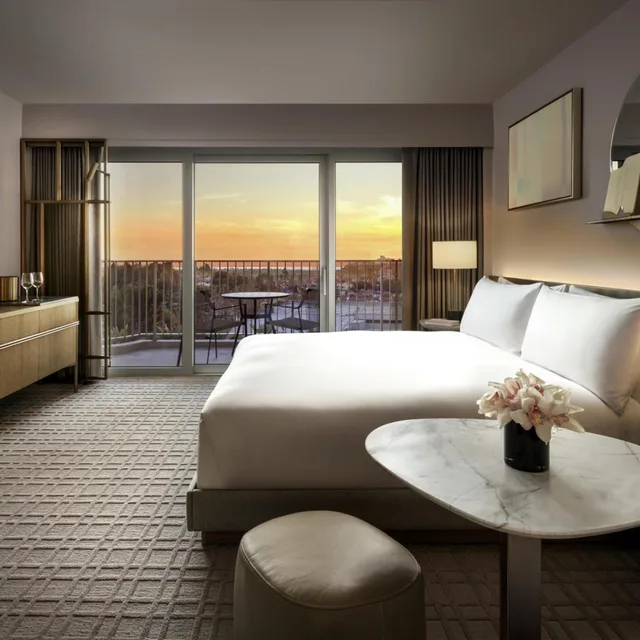 Deluxe, King Bed, Sunset View, Balcony، Fairmont Century Plaza Los Angeles 1/7