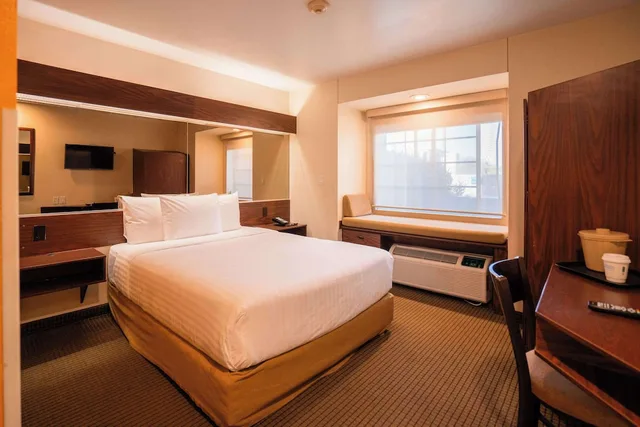غرفة قياسية بسرير كوين، Microtel Inn and Suites by Wyndham Ciudad Juarez/US Consulate 3/7