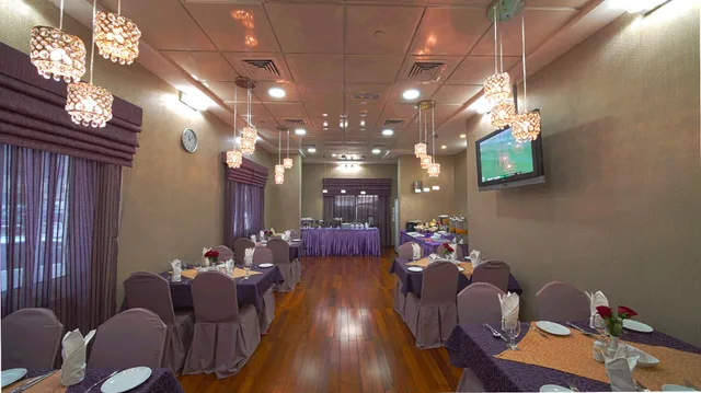 غرفة بسرير مزدوج أو سريرين منفصلين بغرفتي نوم، Rose Garden Hotel Apartment Bur Dubai 2/2