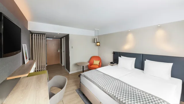 Superior, King Bed, Holiday Inn Munich - City Centre 1/2