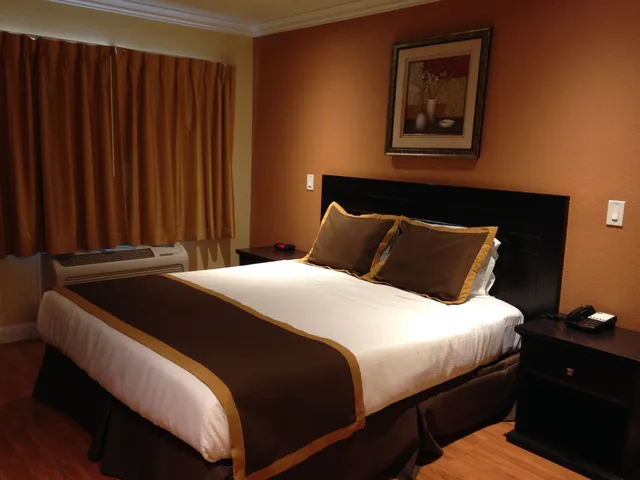 غرفة قياسية بسرير كينج، Monterey Surf Inn 1/5