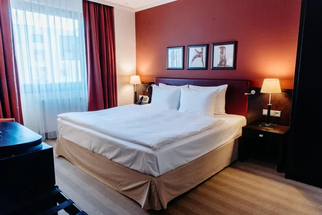 جناح بمنطقة جلوس بمطبخ صغير، CROWNE PLAZA BRATISLAVA 4/10
